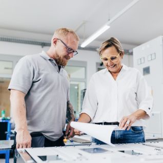 Mitarbeiter im Gespräch